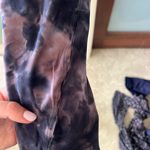 lululemon athletica Black and purple Leggings - Picture 4 of 4